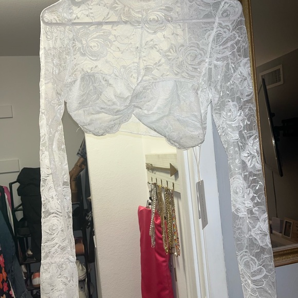 Commense Lace Mock Neck Crop Top - Picture 4 of 6